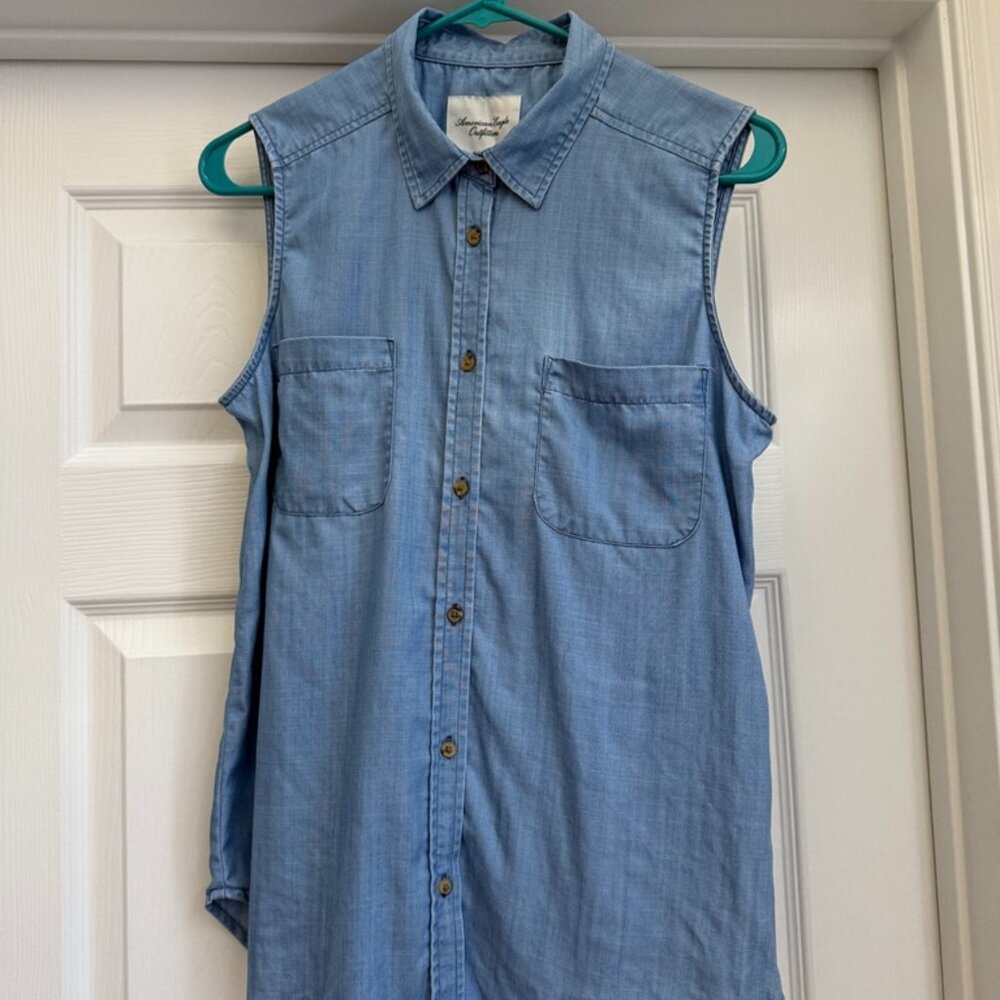 American Eagle Women Sleeveless Button Up Denim Shirt Size Medium